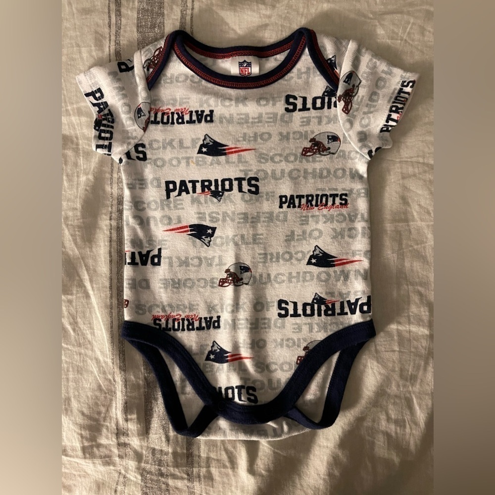 NE Patriots | Short Sleeve Onesie | baby boy 0-3 mo